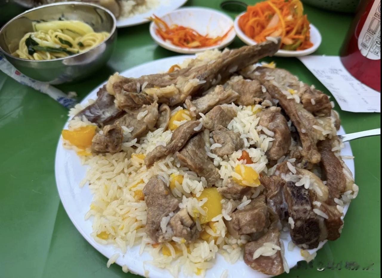 藏在老居民区小众老店！
35元碎肉抓饭肉多到惊喜

挖到一家本地人私藏的手抓饭老