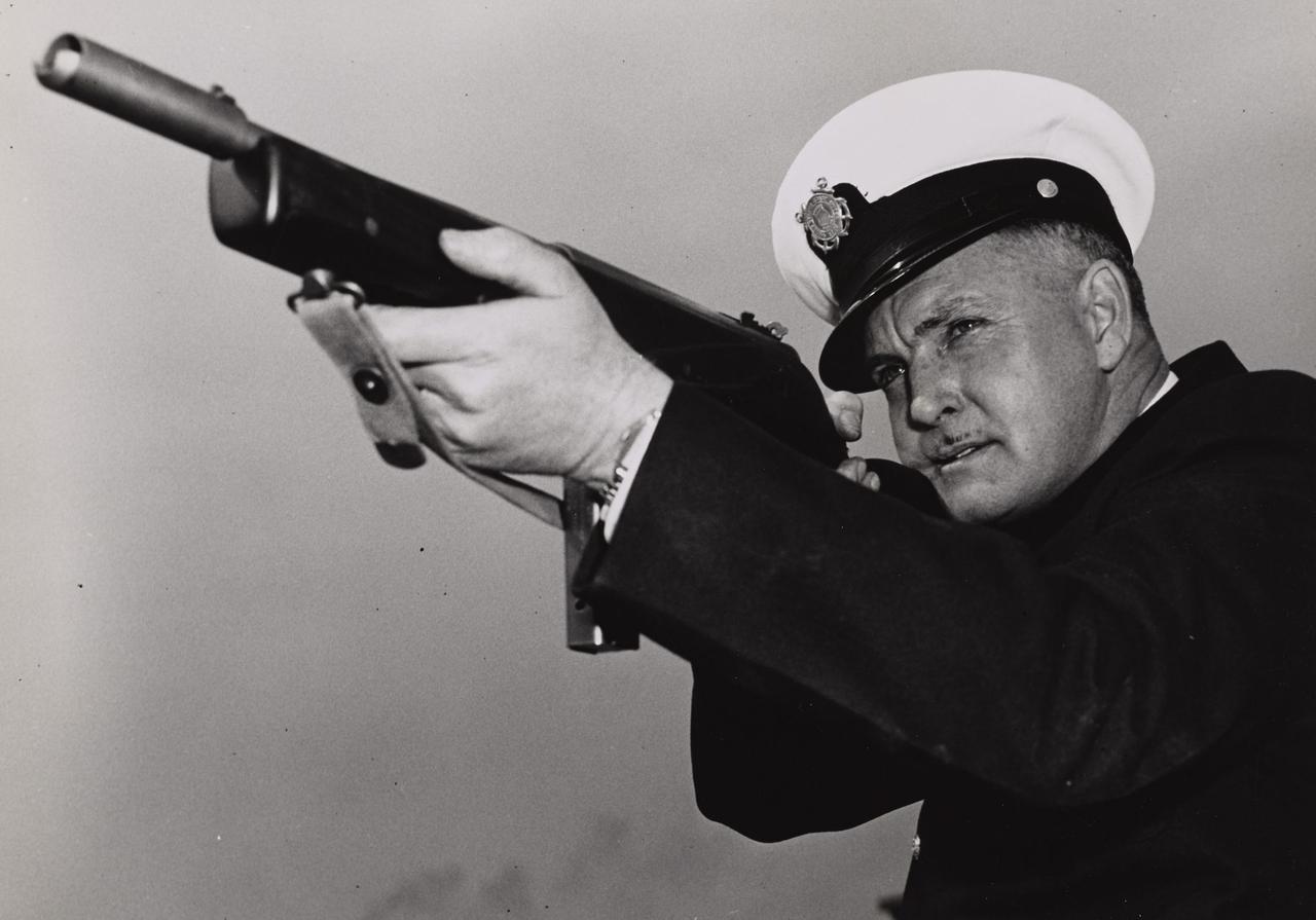 轻兵器科普轻兵器爱好者二战时“汽车城”最热门的兼职，不光有制服，还可以获赠雷辛冲