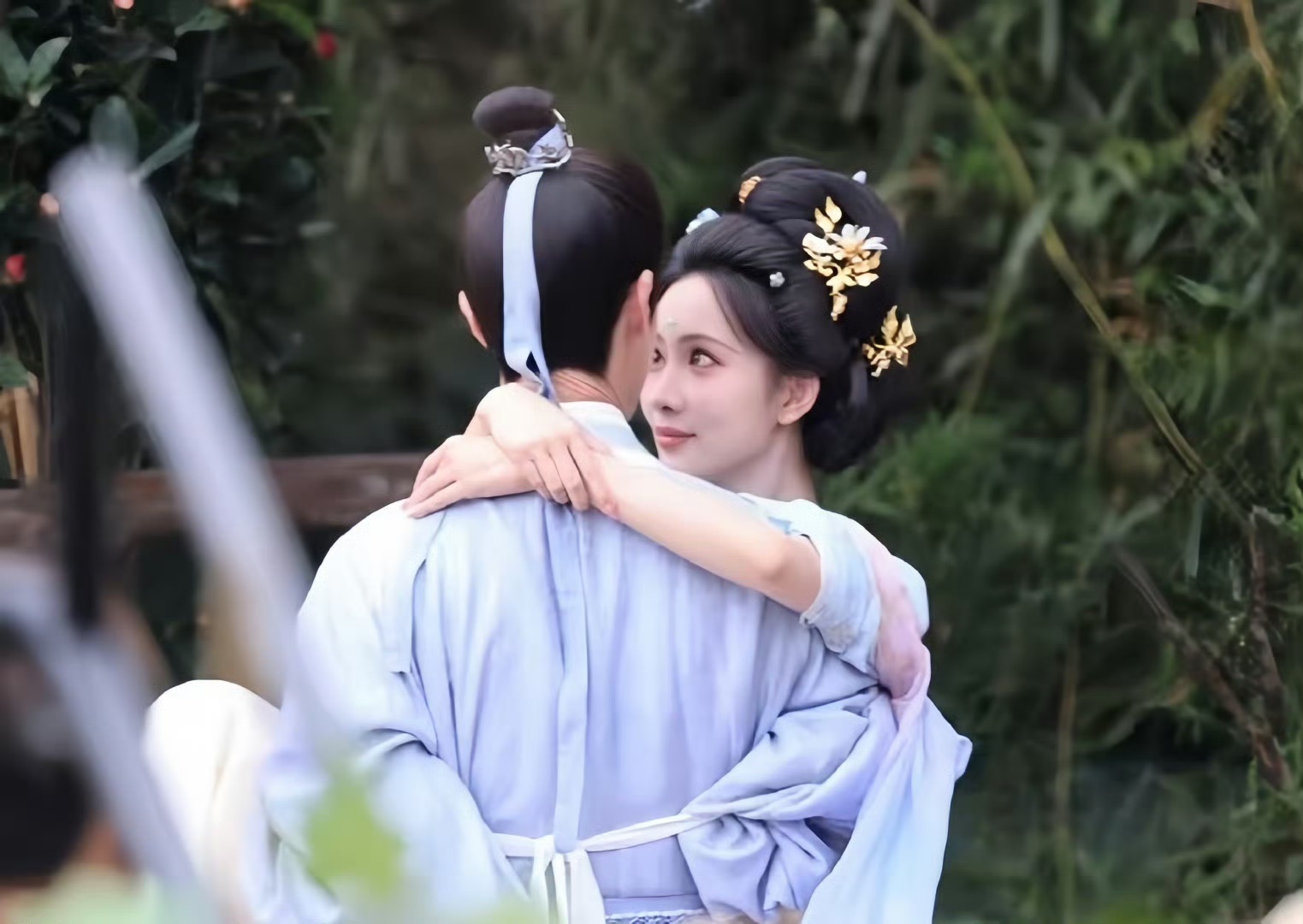 娱乐[超话]孟子义看李昀锐的眼神李昀锐公主抱孟子义路透李昀锐公主抱孟子义路透，哦