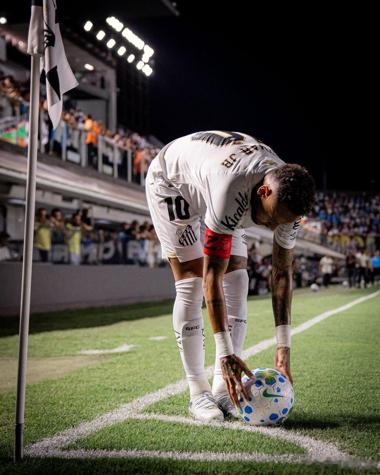 内马尔内马尔 内马尔踢球的时候活力满满 