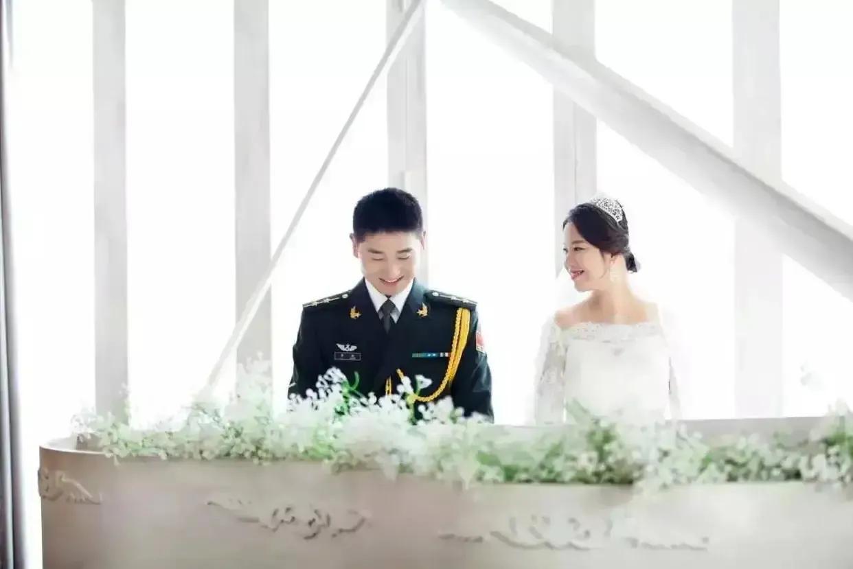 跨越时光的恋曲：九年相守，异地并肩，共绘归家蓝图

在这个快节奏的时代，爱情似乎