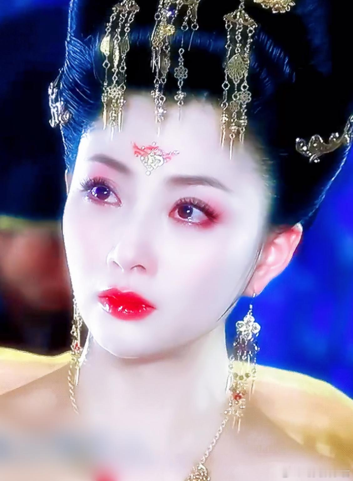 殷桃[超话]  殷桃 杨玉环 / 杨贵妃秘史殷桃古装太美了[色]想看殷桃参加浪姐