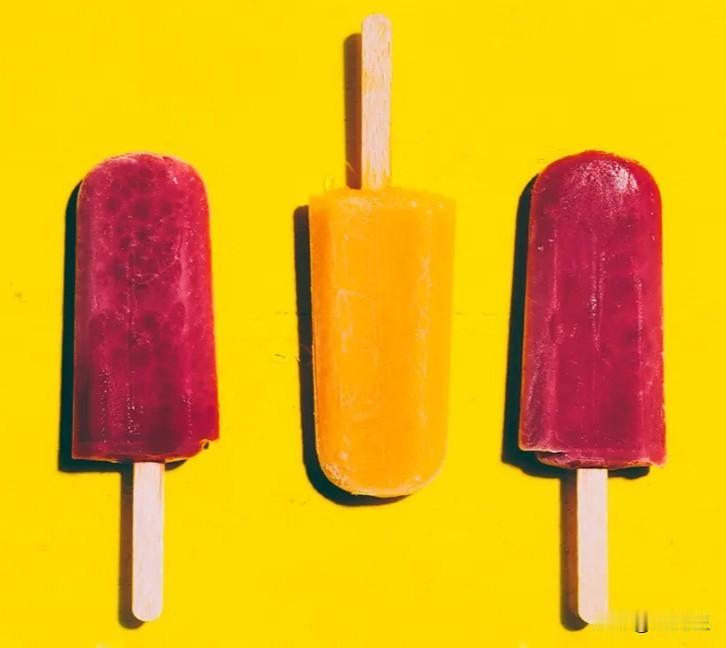 （原创）芦墟记忆·棒冰箱
数九天吃冰棍，这是现在人的享受。
咖啡馆或是稍上档次的