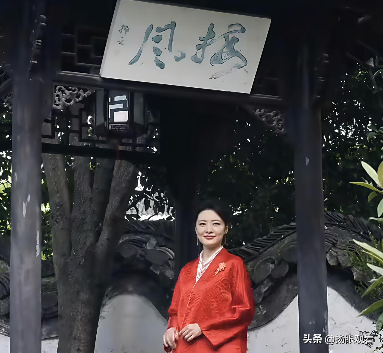 周涛空降扬州！58岁为非遗美食打call
 
10月22日，主持人周涛现身扬州，