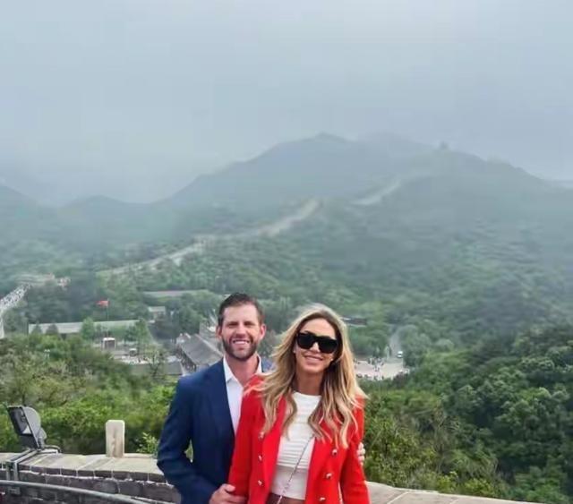 特朗普 儿媳妇突然发文！访华结束后，特朗普的儿媳妇劳拉在社交媒体发布了自己和丈夫