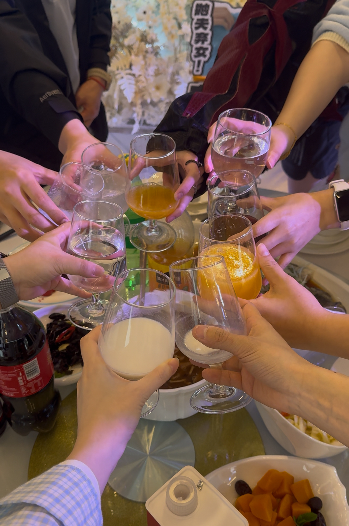 线下真的很快乐～突然想起有人跟我讲“追星有什么好的”“不理解”“你就天天去追你的