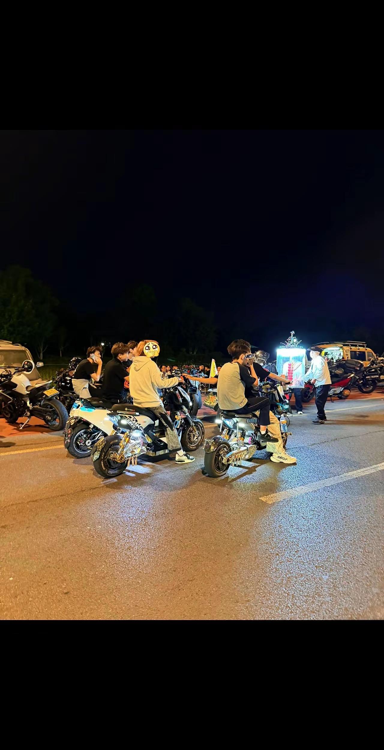 我们总是偶然间拍下某张照片 到后来我们总是怀念那天