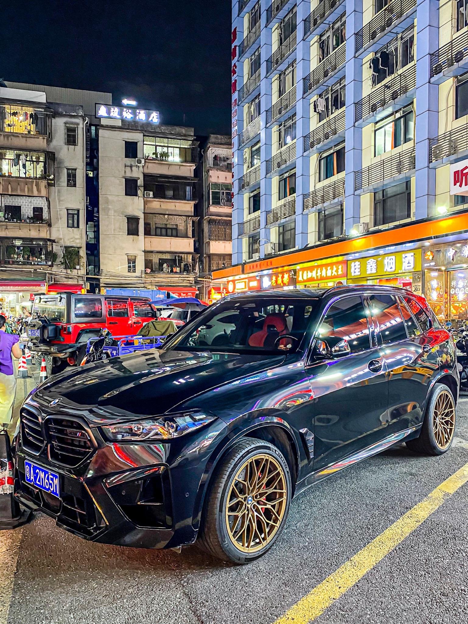 扮猪吃老虎的公路上王中王宝马x5m雷霆版暴力美学颜值与性能并存 真正的...