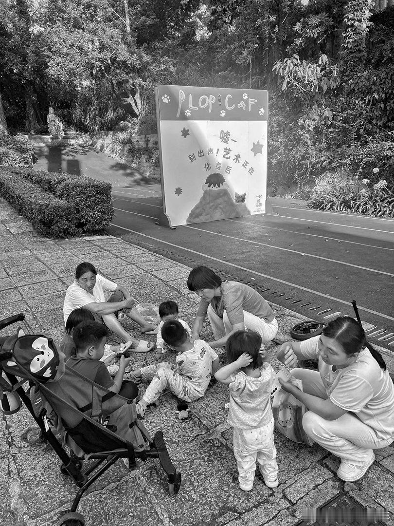 摄影人  街拍厦门：王鹭佳2026在路上？摄影人选择了人文纪实摄影，也就记录了生