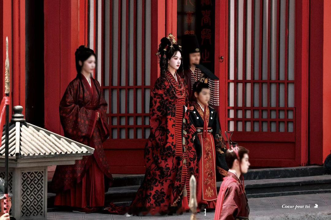 陈都灵破万发了20万红包陈都灵感谢观众粉丝剧集翘楚 陈都灵新剧《翘楚》破万，她发