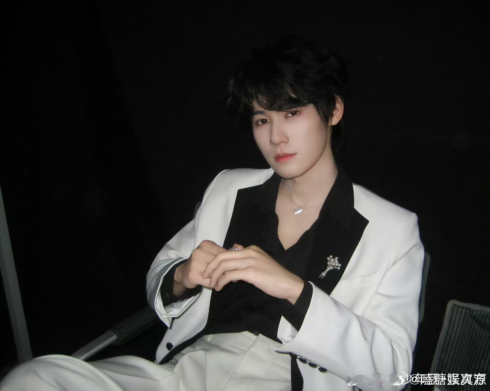 张真源是时代少年团在跑男的人脉 张真源真的稳稳扛起队内大梁，妥妥是时代少年团扎根