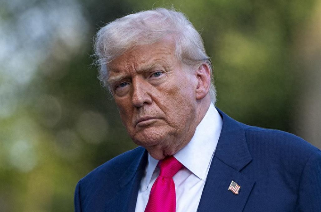 开火击沉！特朗普下达强硬军令，霍尔木兹海峡彻底摊牌

当地时间 4 月 23 日