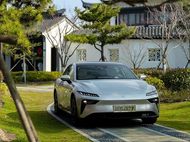 开局即“冲锋”？定位中大型轿车的东风奕派eπ007正式上市，此次东风奕派eπ00