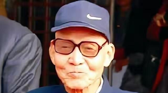 1979年，姚连蔚被免职，此后他回到了西安昆仑机械厂，重新当了一名普通工人。不久