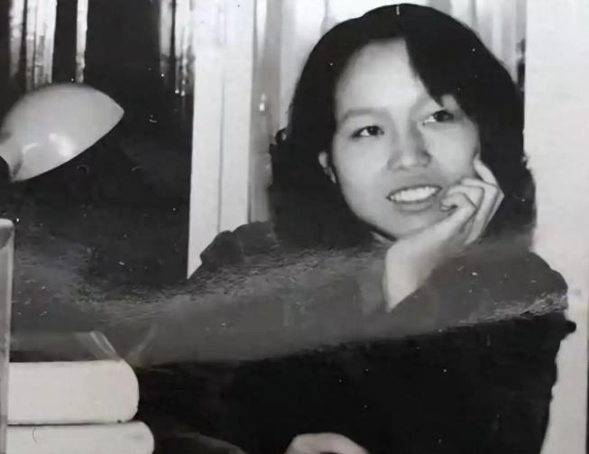 河南一女老师，患病意外瘫痪，被丈夫抛弃。10 年前资助过的穷学生：老师，这辈子我