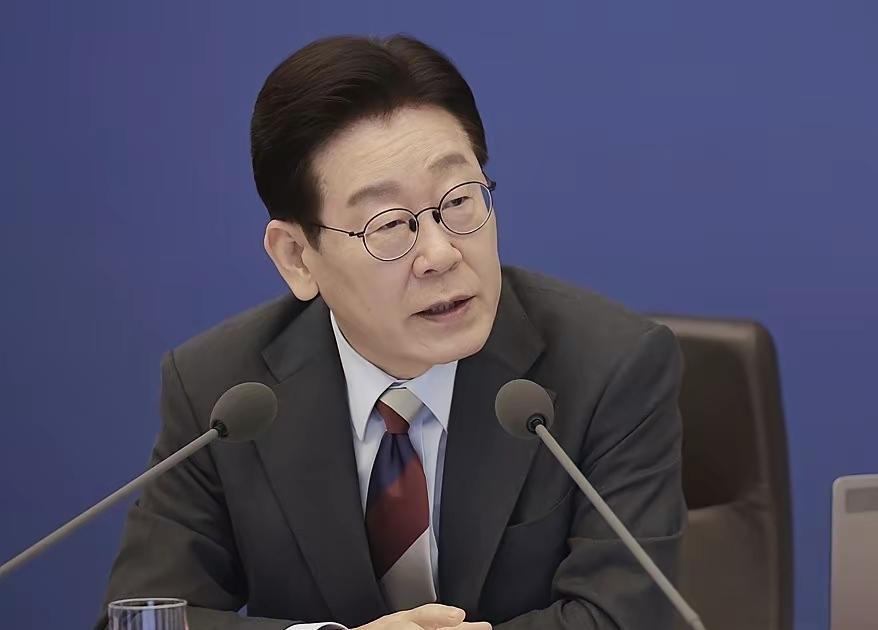 ​韩国已经存在着一个潜在的危机，这时候韩国的人口出生率大为降低，只有0.8%，这
