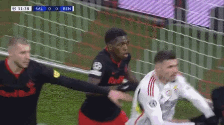 迪玛利亚实在是太猛了！仅靠这脚球，再陪梅西三年，也不是问题。[笑哭]神仙才救得了