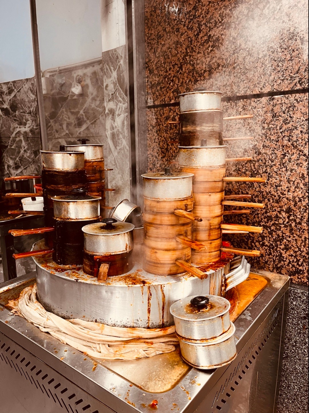 秋天到了，又是一年收获季，可谓风吹麦浪瓜果飘香！作为农村出生的我，小时候特能感受