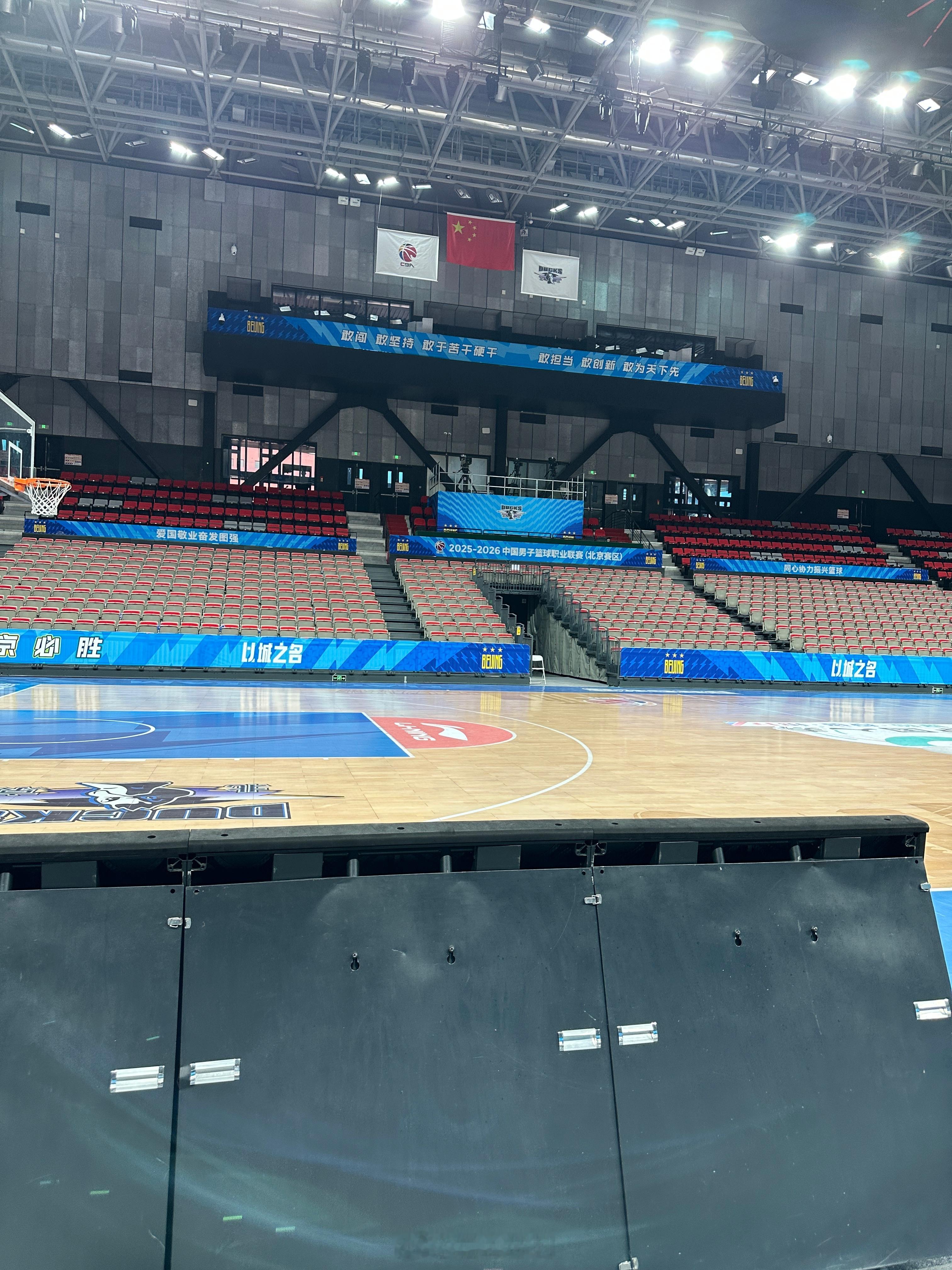 北京男篮vs青岛男篮 嘿！又封了。。。xhs了哈 北京·首钢冰球馆
