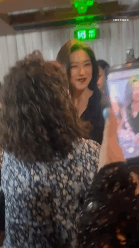 朱珠、孟子义出席品牌活动同框，来看看两位女明星的美貌～