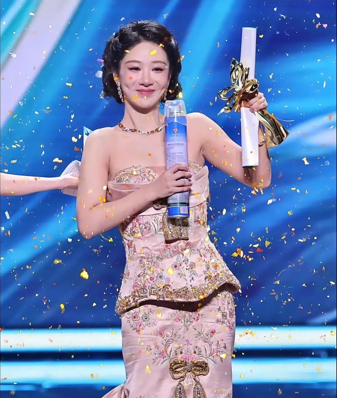 杨紫，北京人，33岁，167cm
 毕业学校：北京电影学院2010级表演系本科