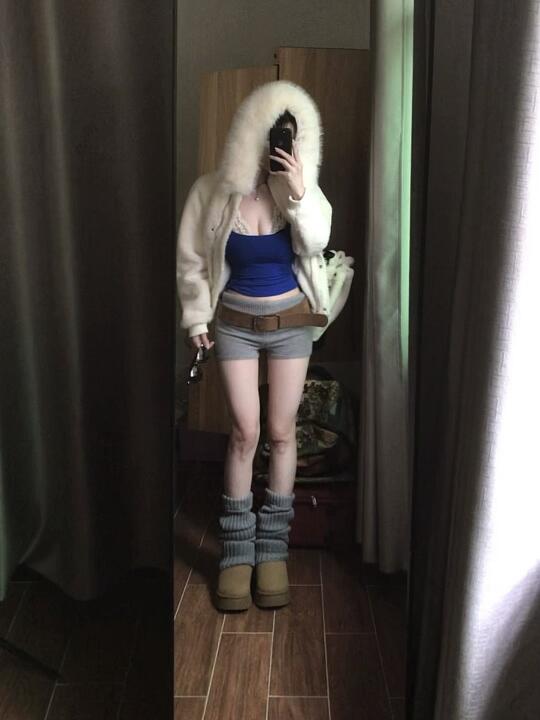 毛茸茸的大圆帽尊的很有时髦感！谁懂！