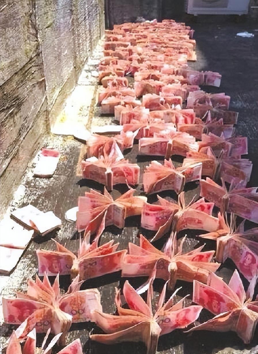 【对“妄二代”讽酸黄瓜咋看？孙玉良：严厉打击为共同富裕扫除障碍】最近知名演员闫学