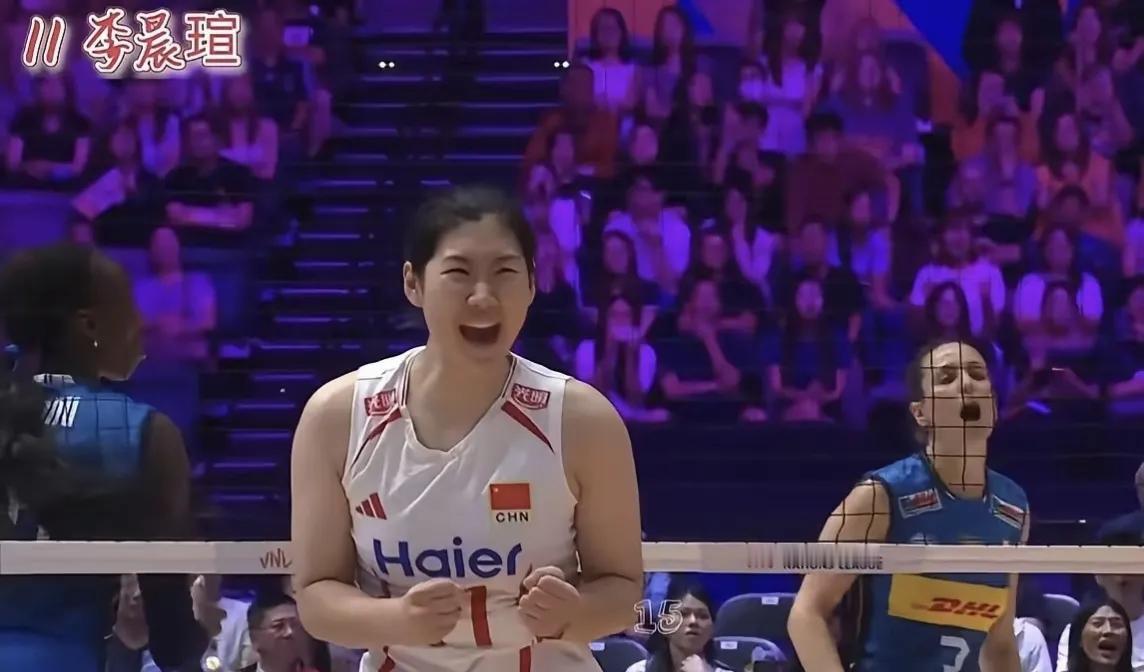 世界级主攻人称第二个朱婷，中国女排名副其实的“李大锤”李晨瑄
有个画面让我印象挺