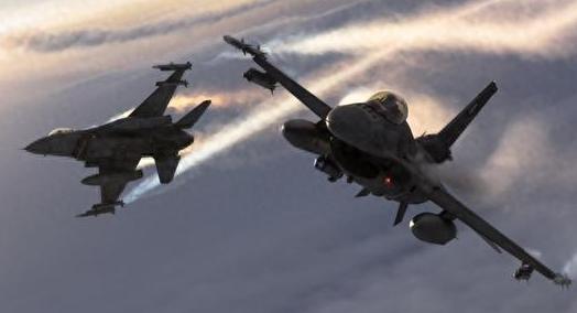 波兰也太能装了吧，连着两天派 F-16 追着俄罗斯的侦察机不放，人家明明在公空飞