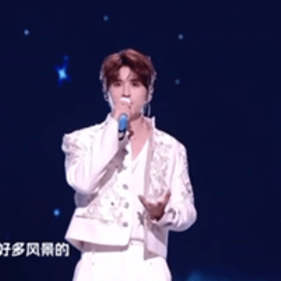 张远一开口疼痛味就对了 救命！张远的声音是青春疼痛专用BGM吧？芒果夜串场词配他