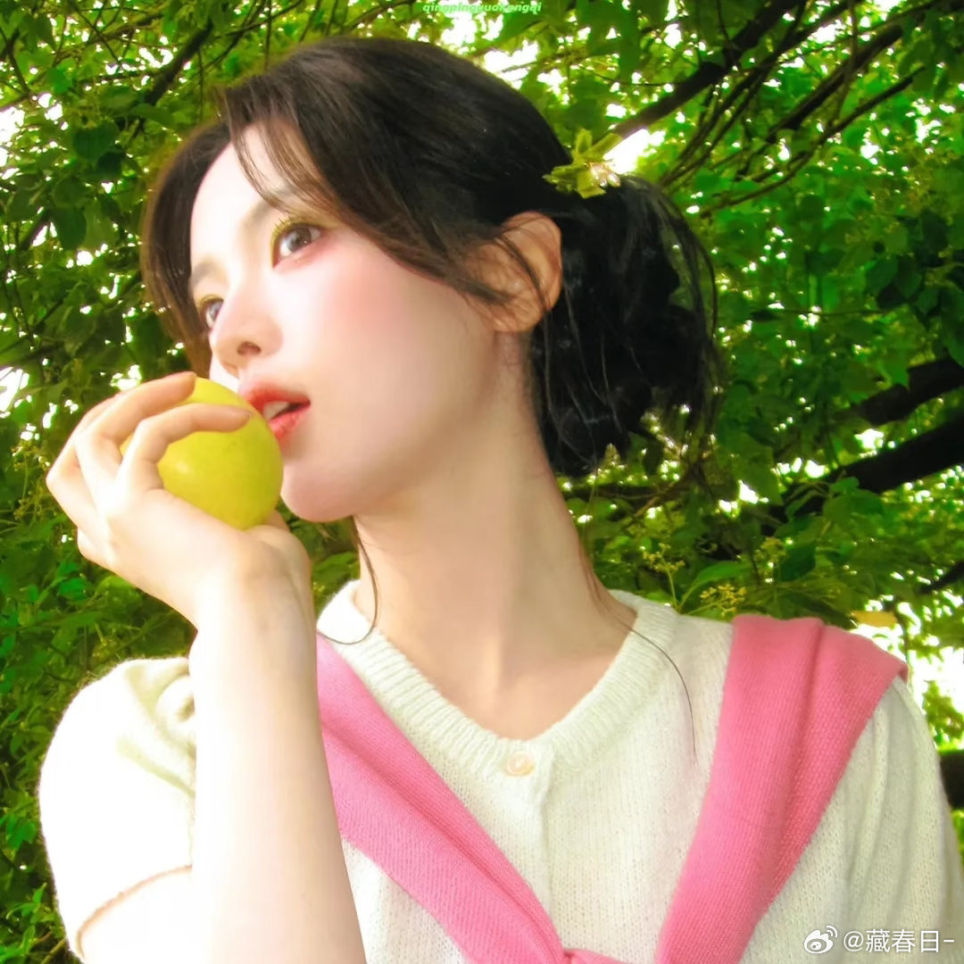 𝙎𝙃𝘼𝙍𝙀｜女明星头像｜女生头像女明星青苹果头像🍏杨超越 卢昱晓 陈