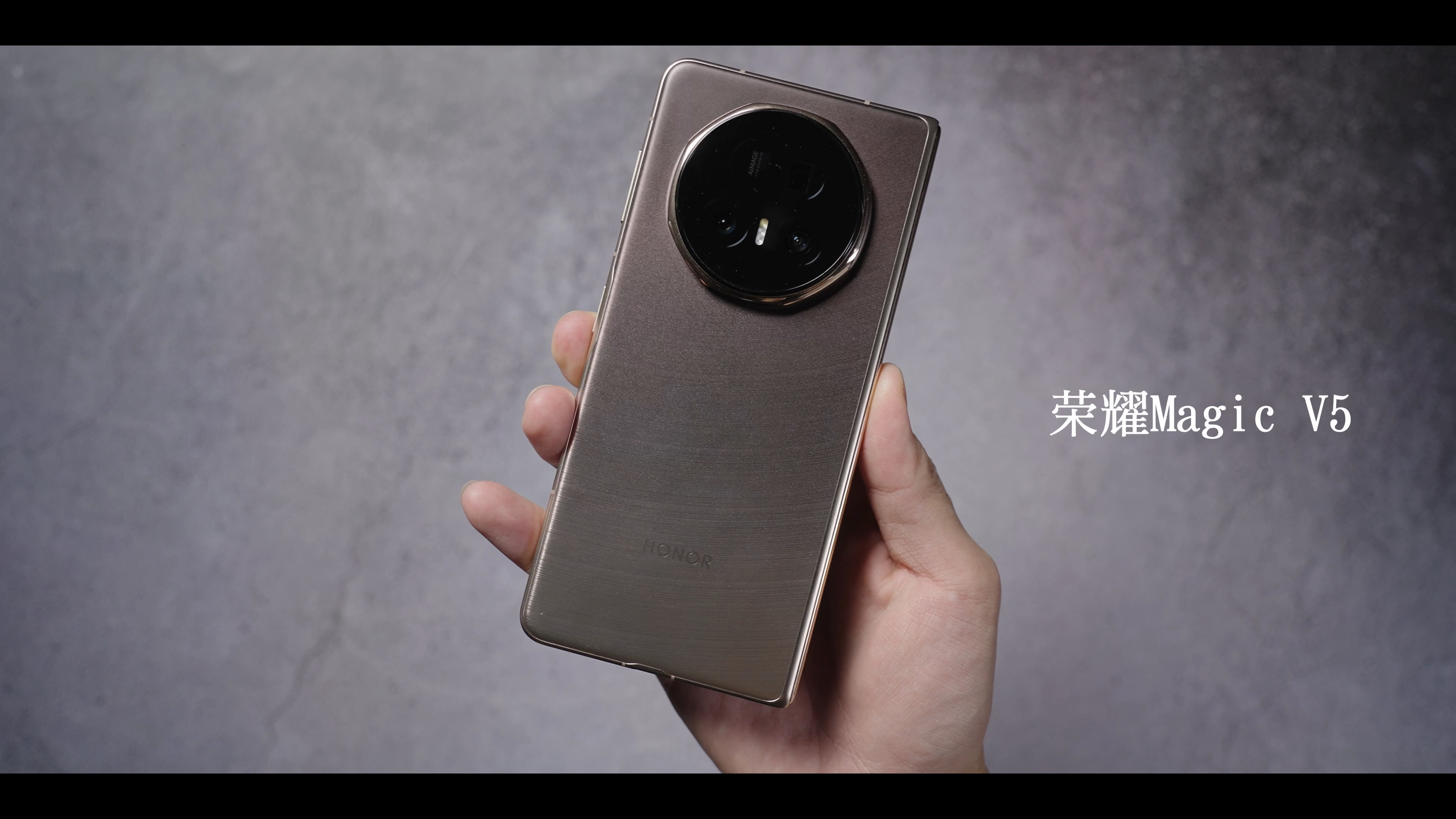 之前发了荣耀Magic V5的体验视频再挑几个重点跟大家聊聊。很多人说折叠机现在