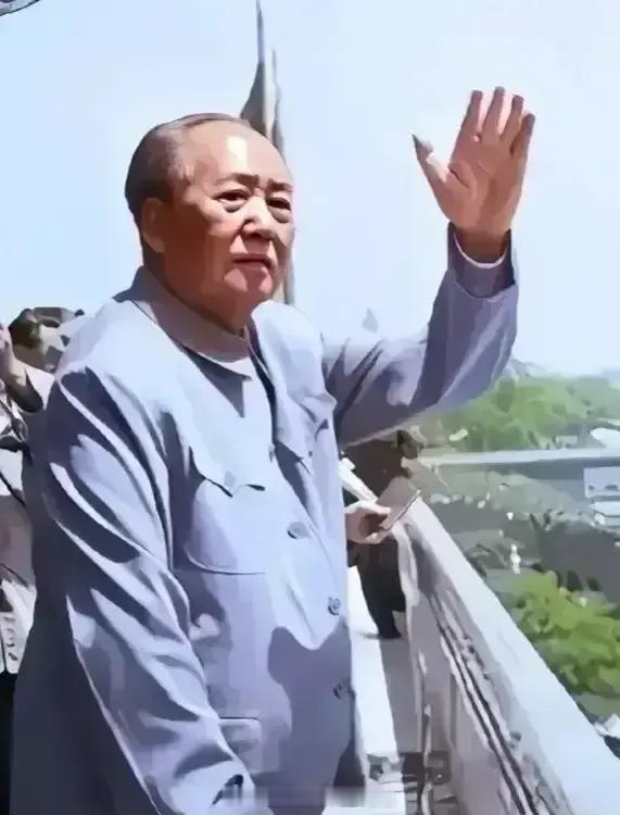 导师晚年大多数时候都是心事重重的，以前我们小不觉得，当历尽沧海后，对一些社会现象