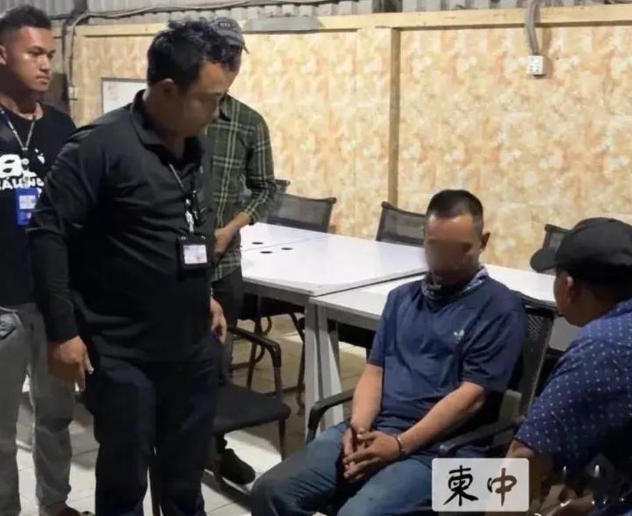 柬埔寨，一名当地无业男子，趁着诊所里只剩一名47岁的中国女医生，便起了歹心。他假