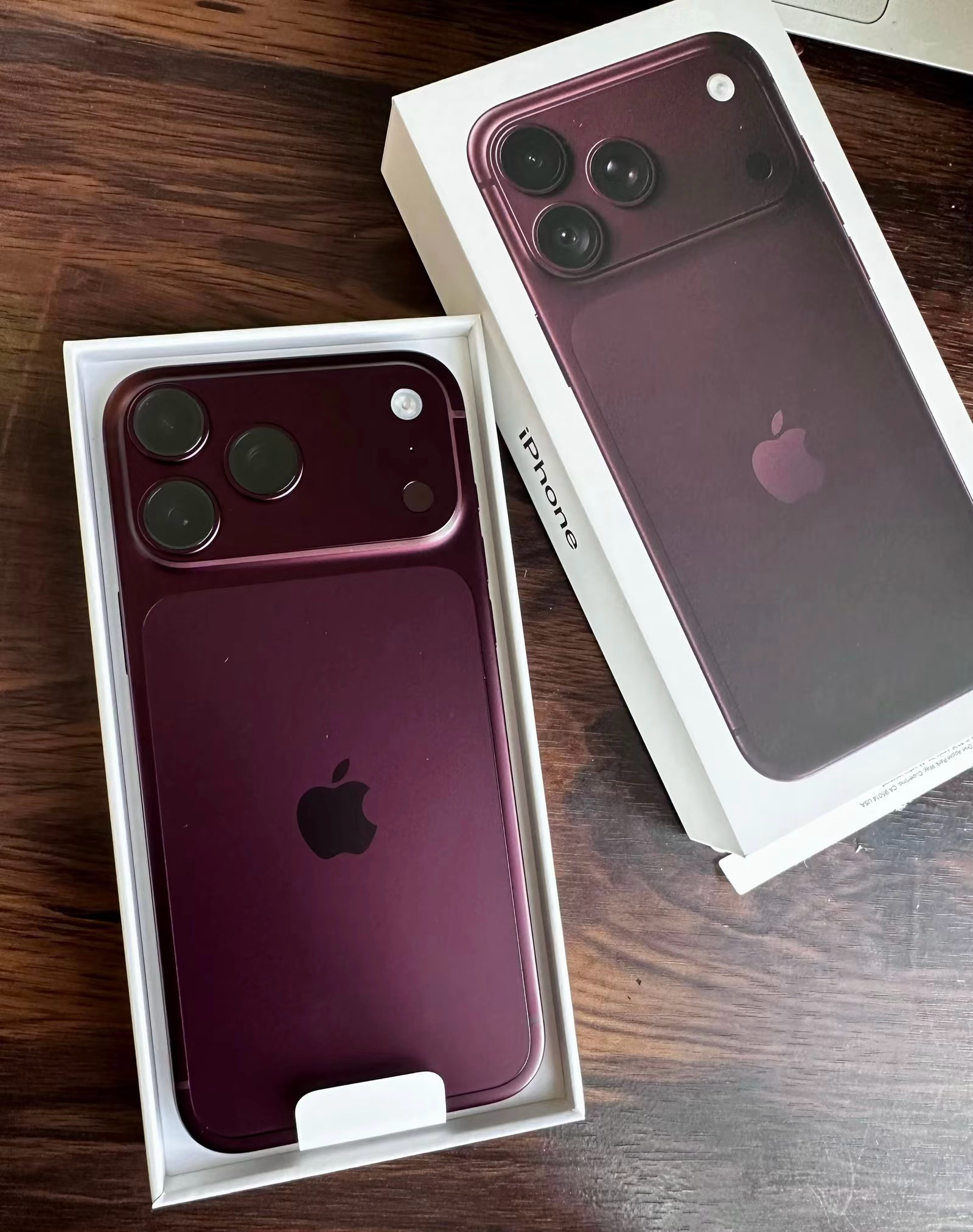 为什么非要抢iPhone首发因为新鲜感就是首发那一瞬间[流鼻血]能第一时间拿到新