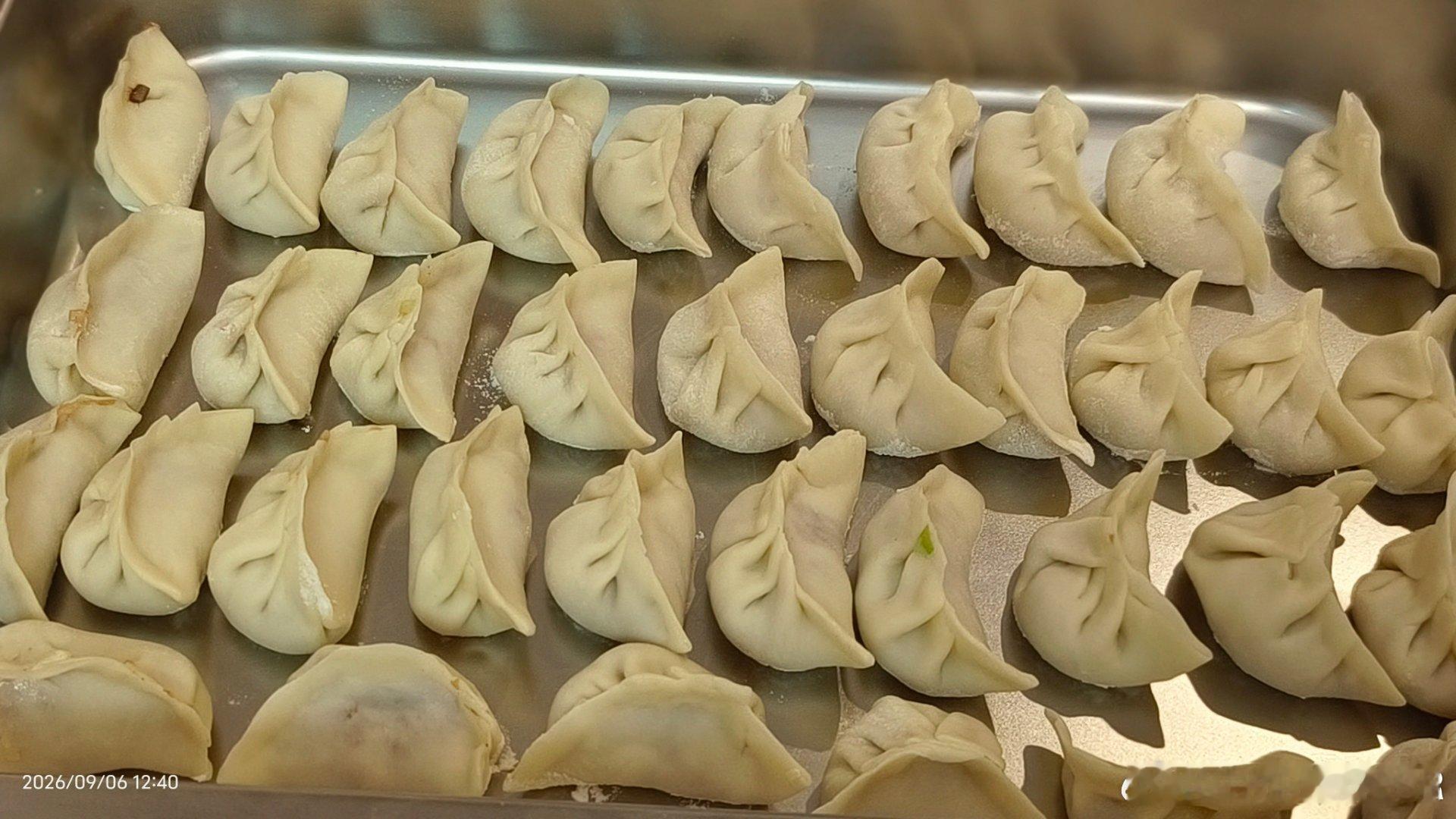 包一頓上馬餃子，明早和女兒一起出發✈️ ​​​