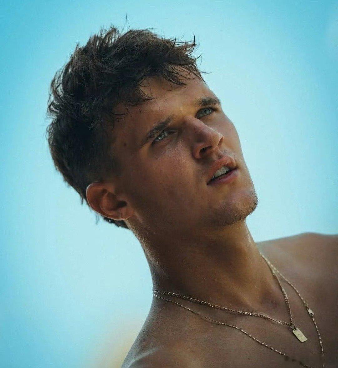 门希克澳网因伤退赛澳网2026 16号种子门希克因腹部肌肉受伤，退出原定于明天举