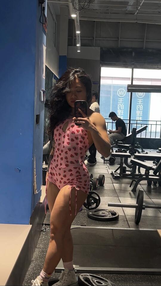 一起健身吧健身房里的小可爱们