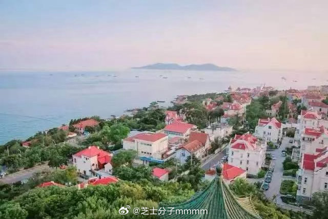 在青岛快乐得冒泡泡海风拂过青岛海岸，快乐跟着汽水泡泡肆意升腾。经典崂山可乐是这座