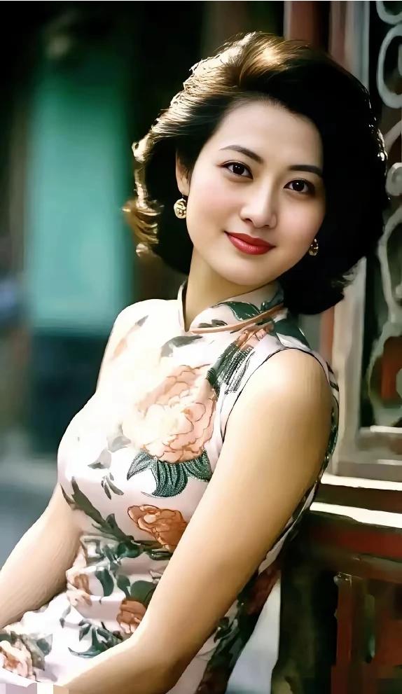 上联：半生风雨兜兜转转
下联：一世坎坷起起伏伏