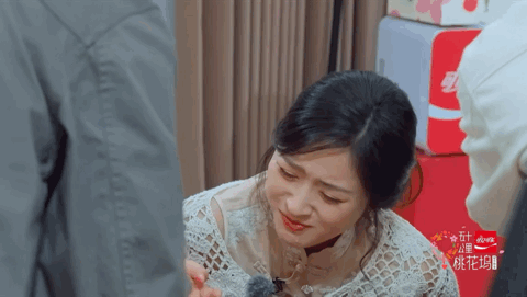 李嘉琦喂沈月vs徐志胜喂贺峻霖李嘉琦王子奇真心错付桃花坞嘉宾互动花样百出，李嘉琦