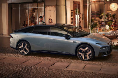 上手开了段时间小鹏P7+，真的越开越有惊喜✨新出的几款配色质感绝了，阳光下的光泽