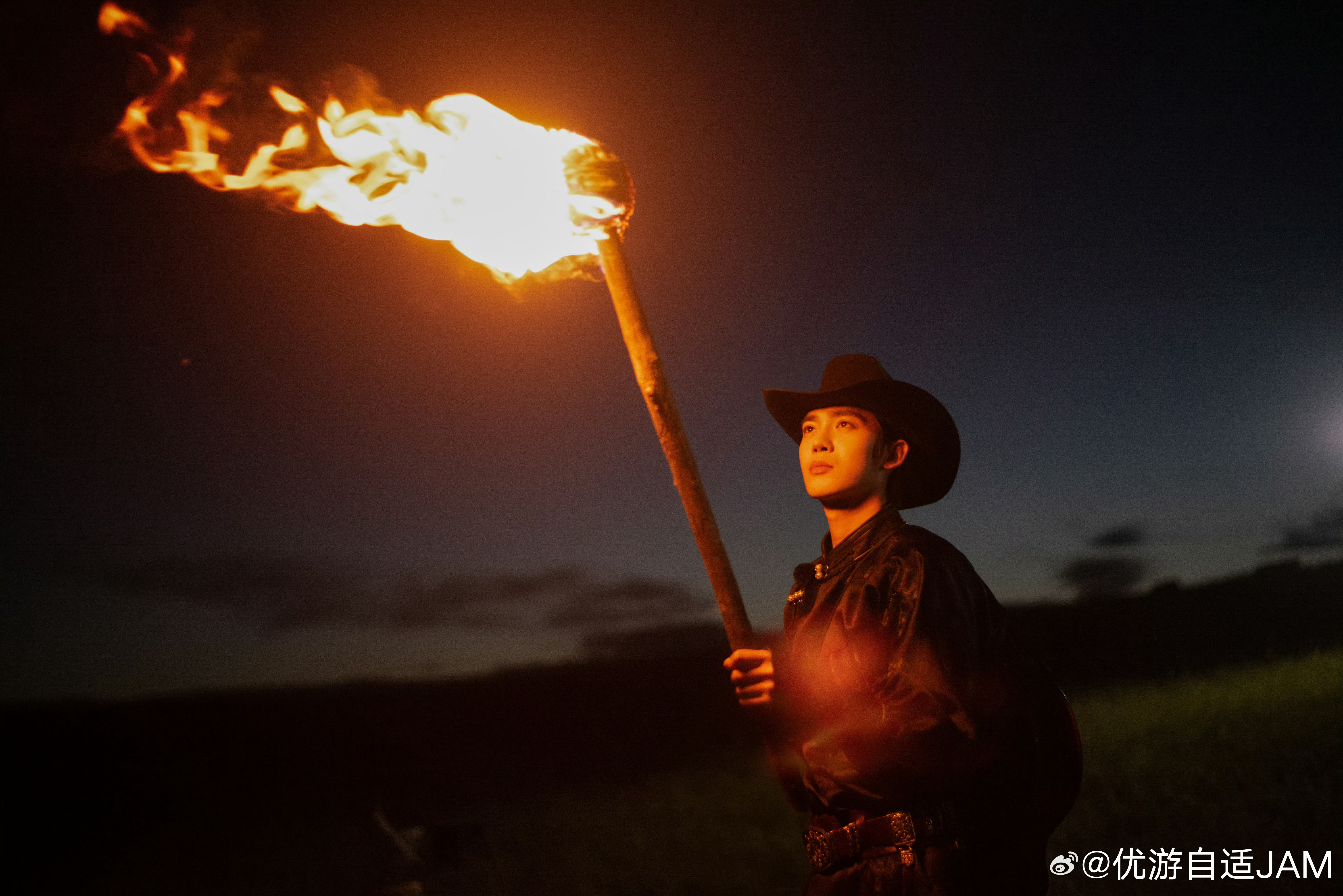 于适yosh于适镖人于适竖 乌兰巴托的夜，天下第一镖人竖在草原上护镖拒敌