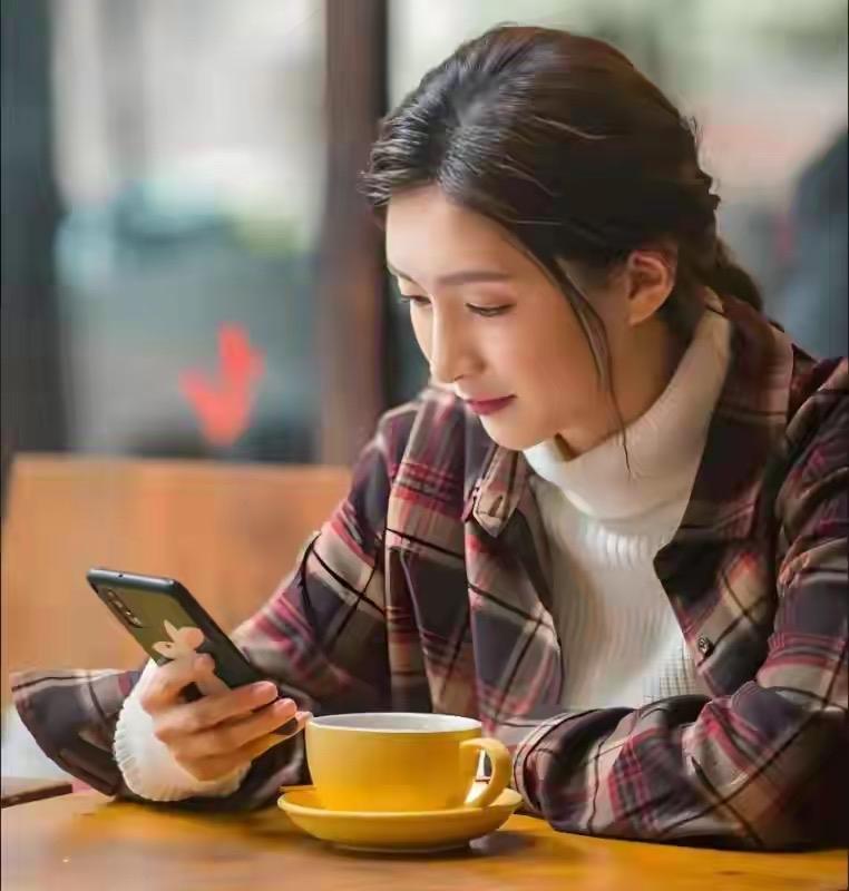《三十而已》中梁正贤为什么不跟赵静语分手？

在两性关系中，女性思维是投入和依靠