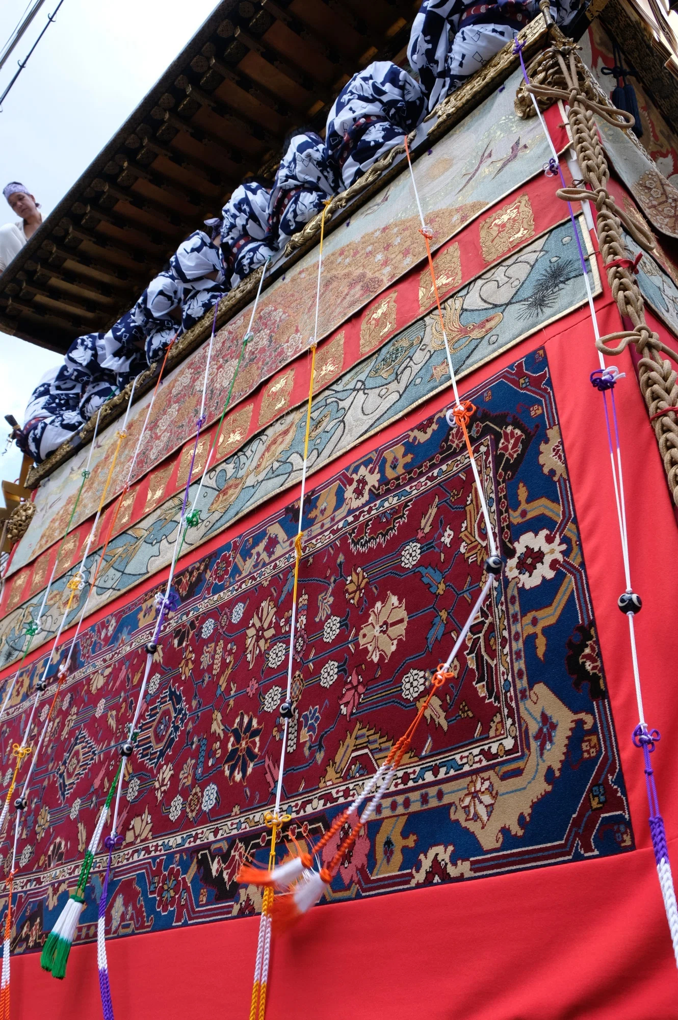 祇園祭的やまぼこ（山鉾）  祇園祭的起源是平安时代，为了平息疫病，奉牛头天王之灵