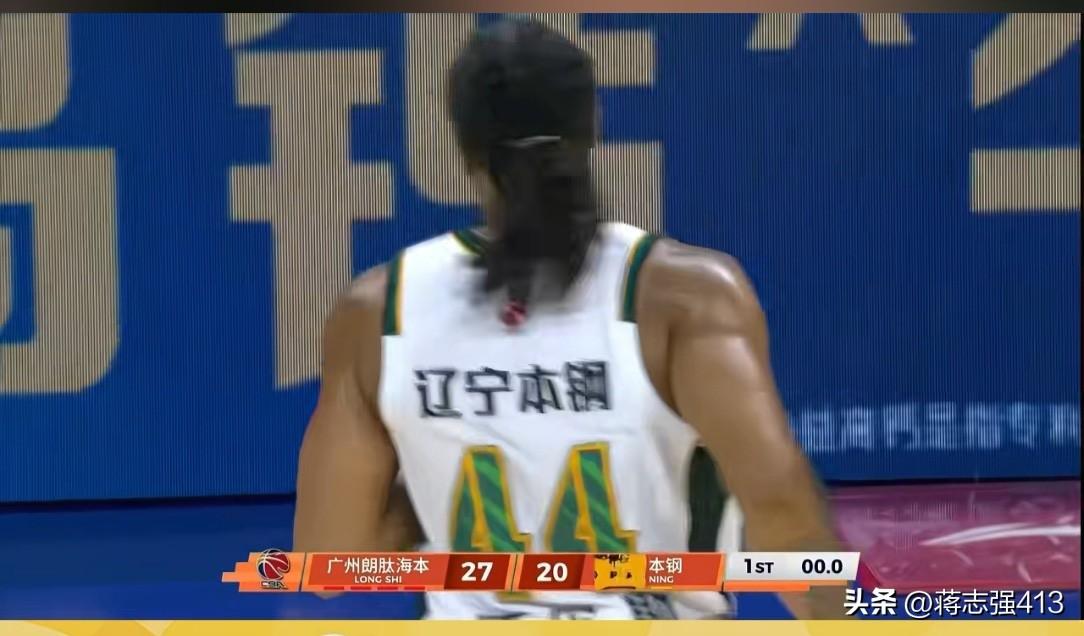 广州龙狮第一节的三分太准了，第一节就投进了6个三分，徐昕在内线能守住篮板，别的队