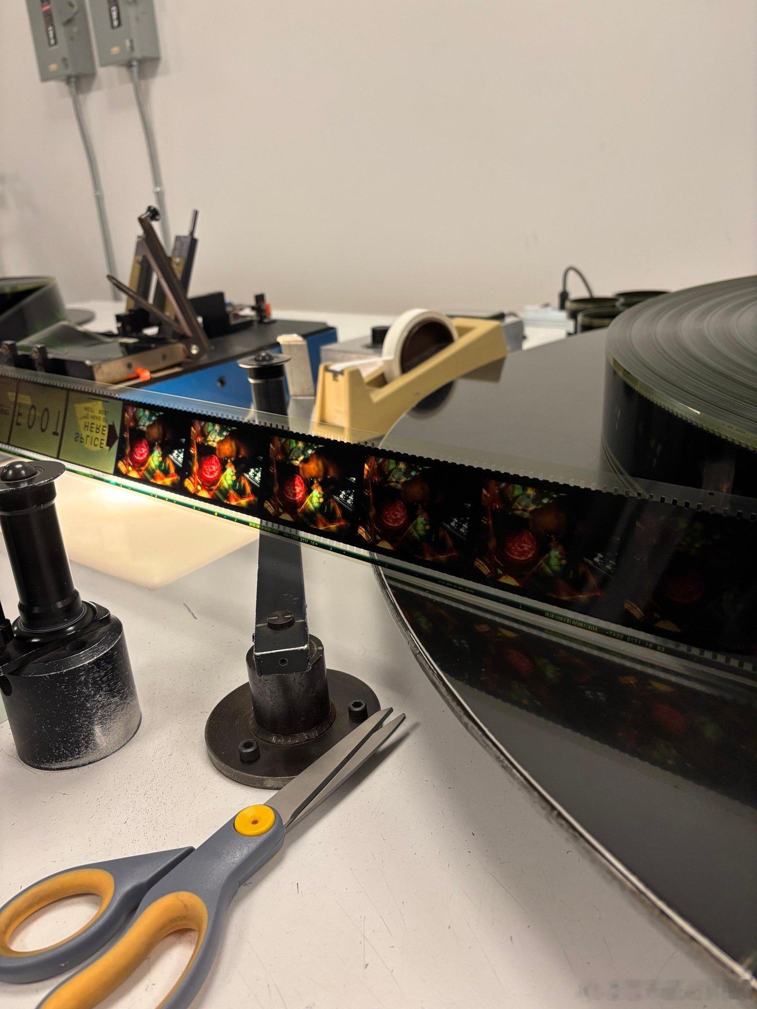 IMAX官方发布的《挽救计划》的70MM IMAX胶片拷贝 