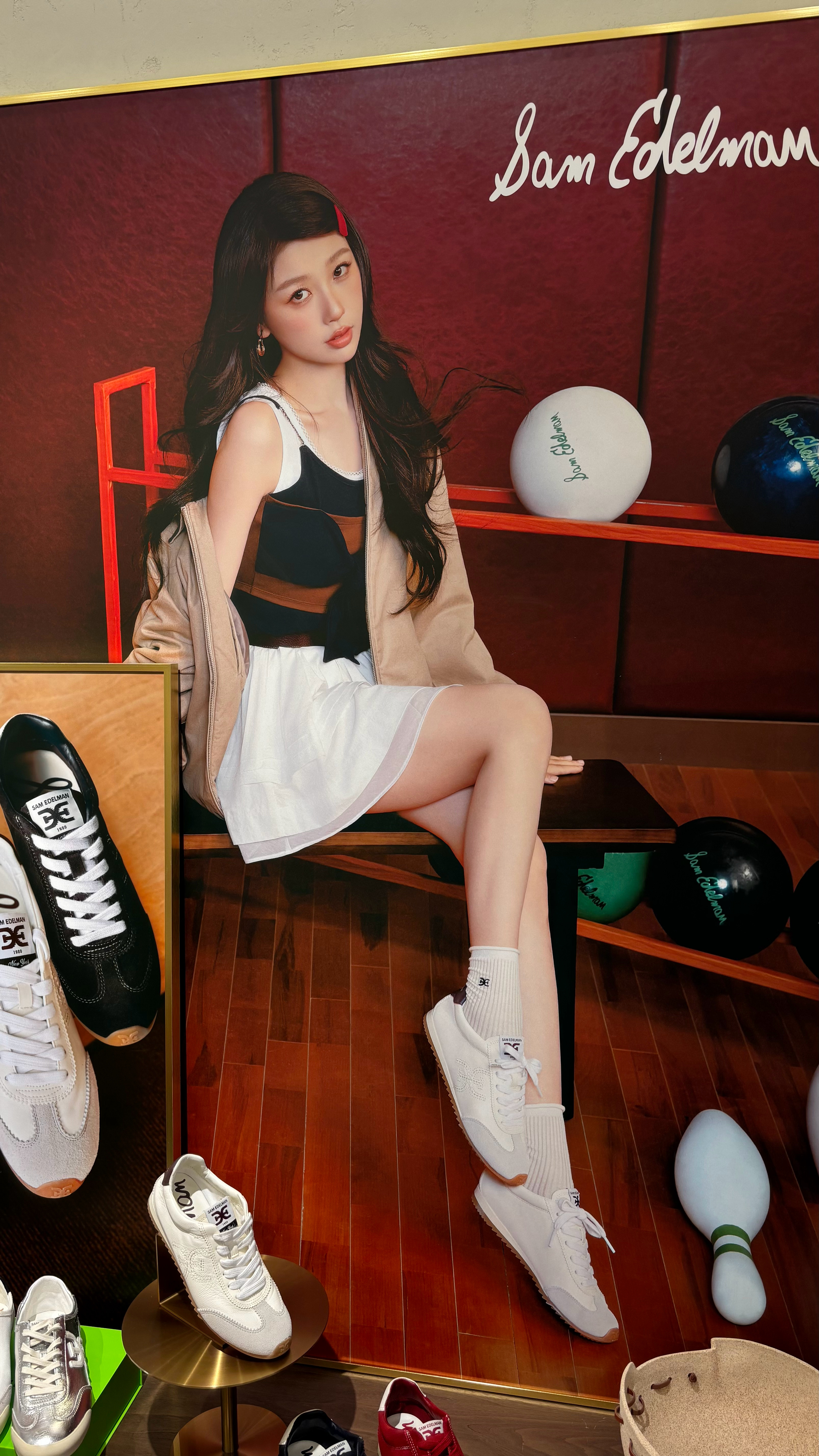 出门逛街偶遇虞书欣Sam edelman地广海报好美😍 