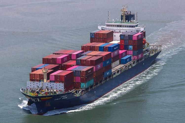 特朗普的谎言被戳穿后，一个关键问题引发全球关注：伊朗为何选择开放霍尔木兹海峡？这