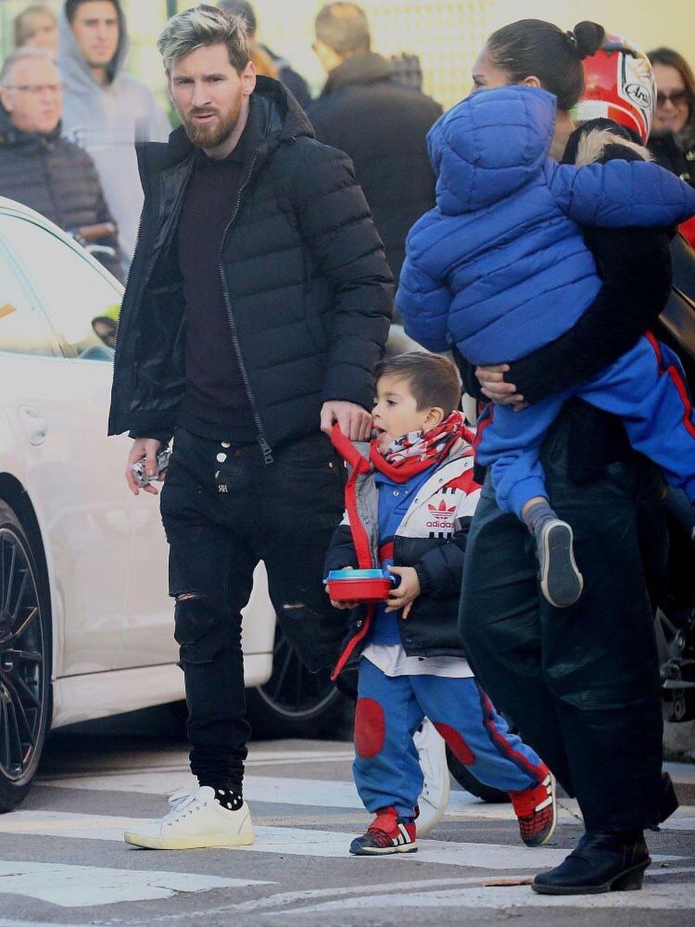 2016年的蒂亚戈足球梅西